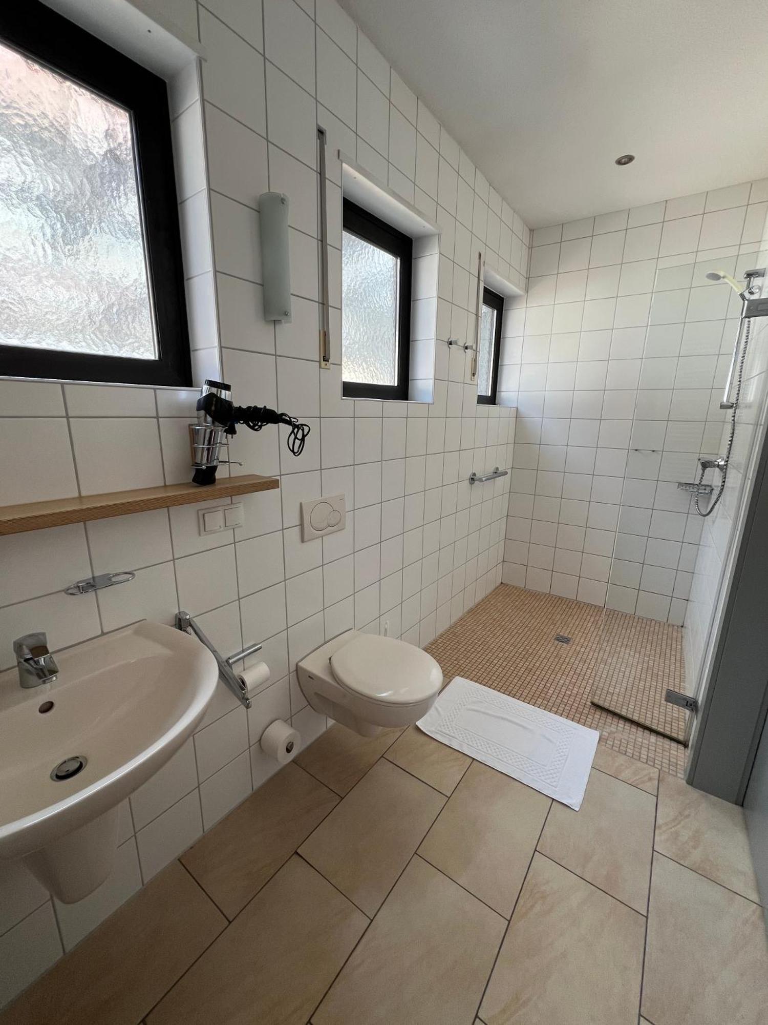 Hotel Pfaelzer Hof Enkenbach-Alsenborn Экстерьер фото