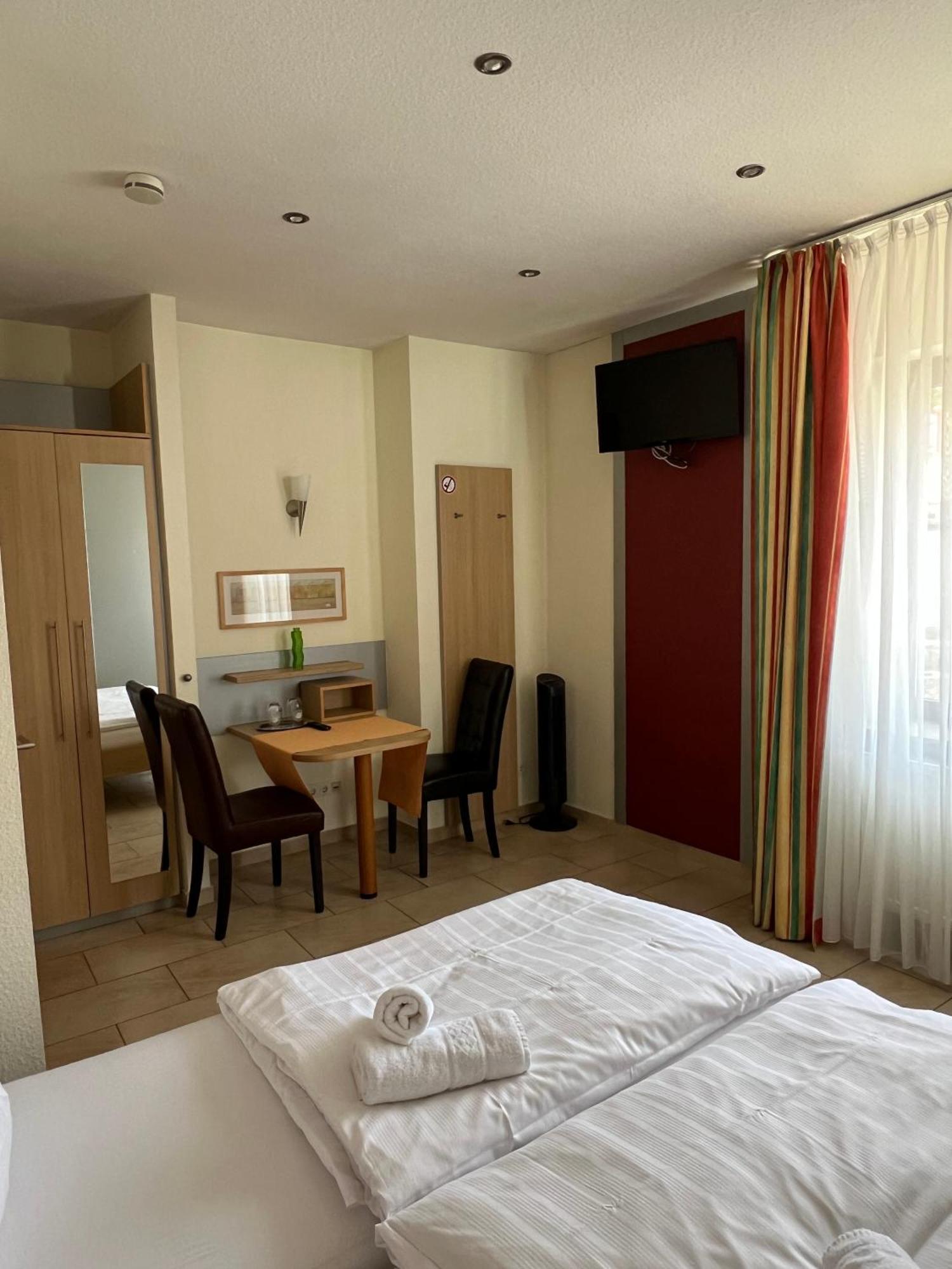 Hotel Pfaelzer Hof Enkenbach-Alsenborn Экстерьер фото