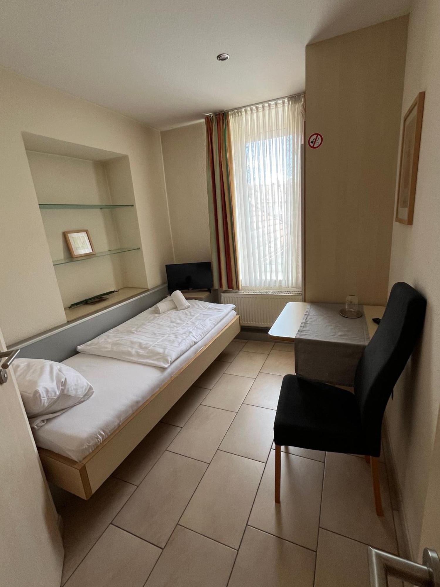Hotel Pfaelzer Hof Enkenbach-Alsenborn Экстерьер фото