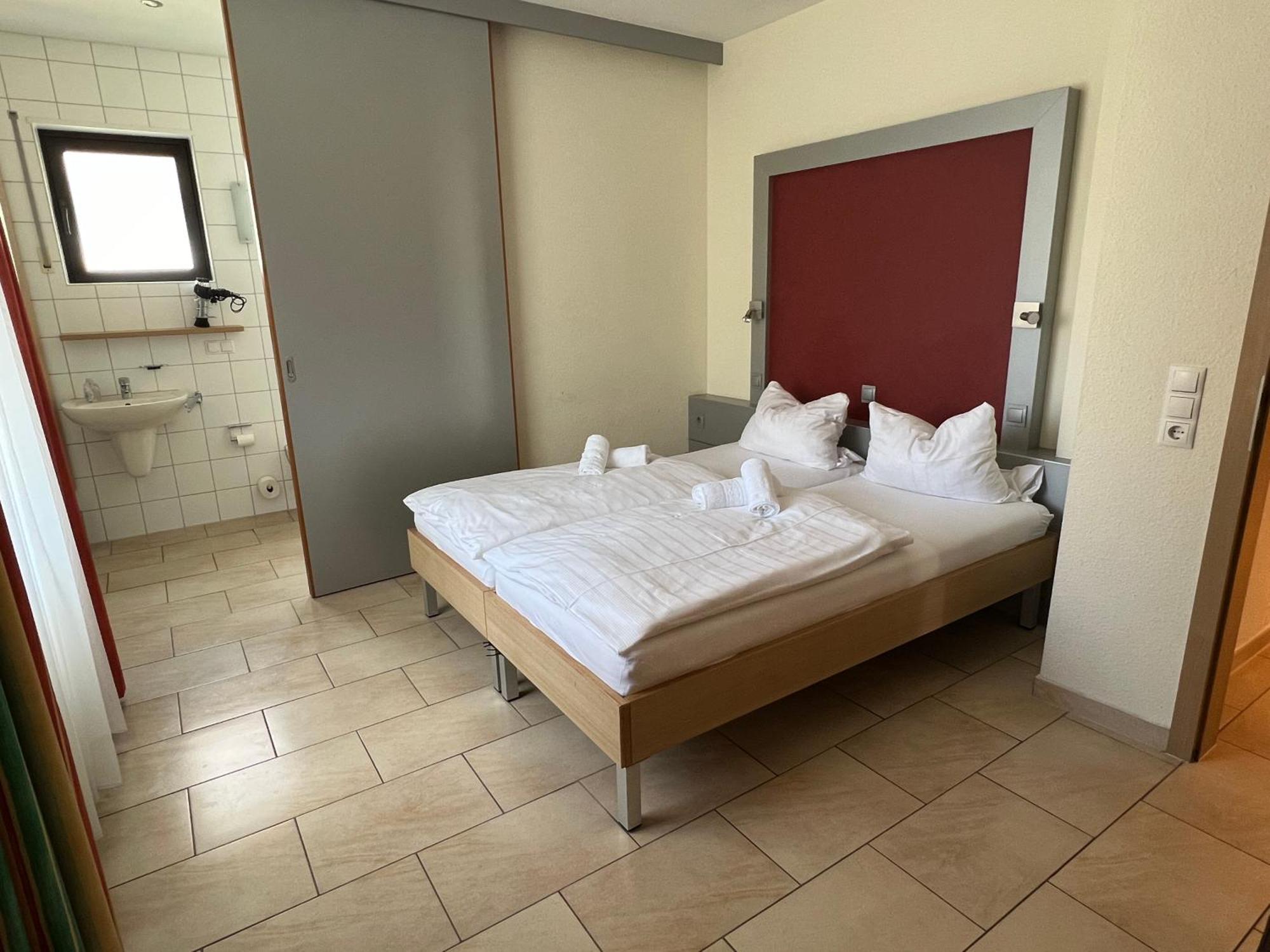 Hotel Pfaelzer Hof Enkenbach-Alsenborn Экстерьер фото